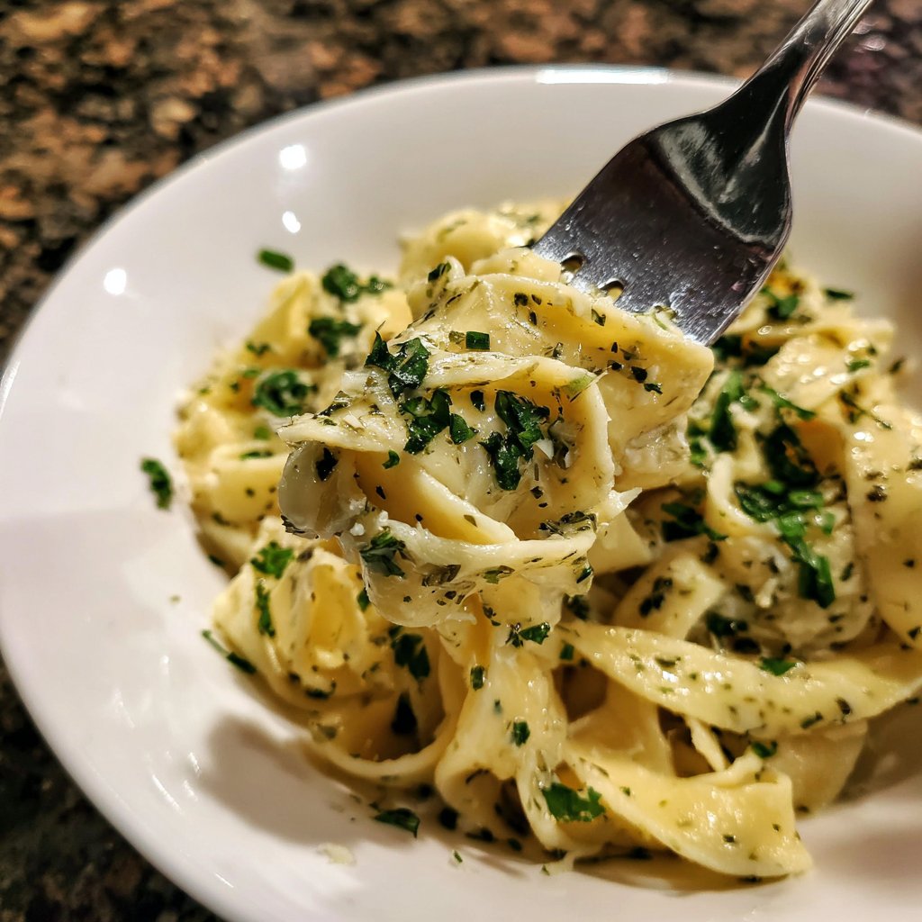 Tagliatelle mit Kräuterbutter